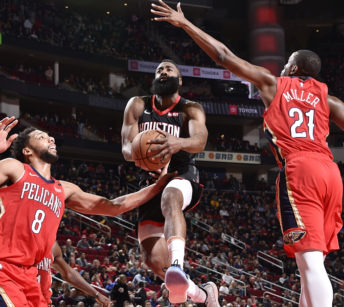 深圳队险胜鹈鹕，乔治高光表现