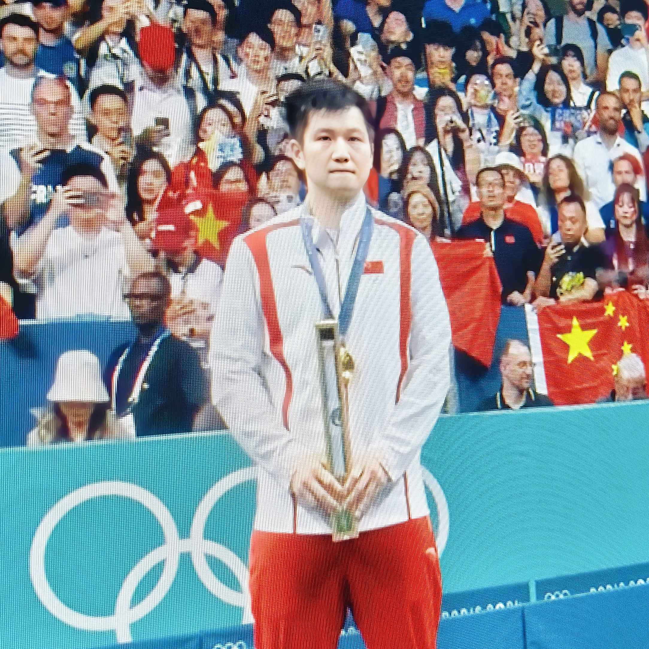 包含中国队轻取英格兰队，樊振东高光表现的词条