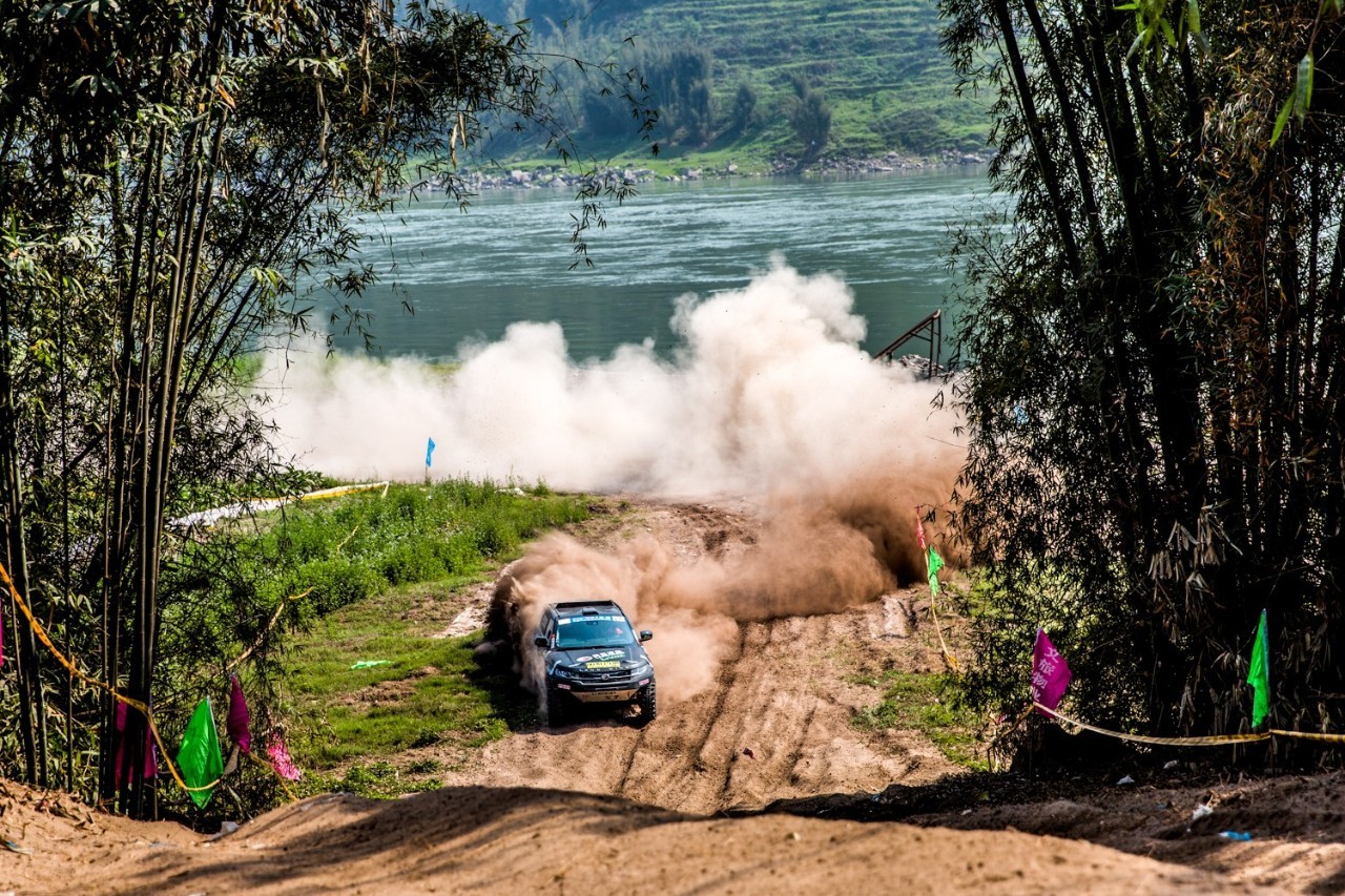 开云体育中国-威廉姆斯力克迈凯伦，佩雷兹点燃赛场