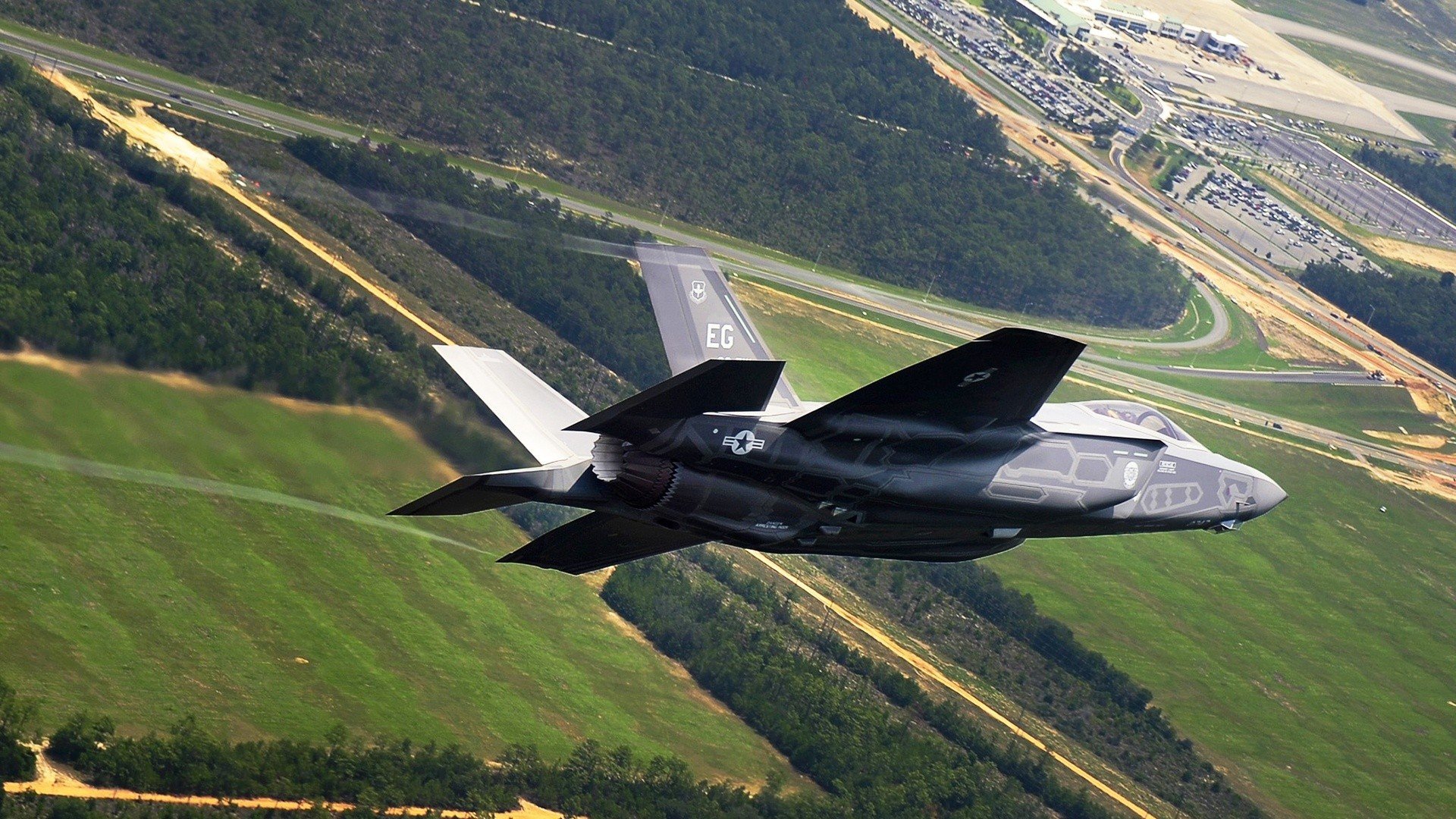 速度与尊严,从F1揭幕战的电光石火到那不勒斯球场的激情碾压