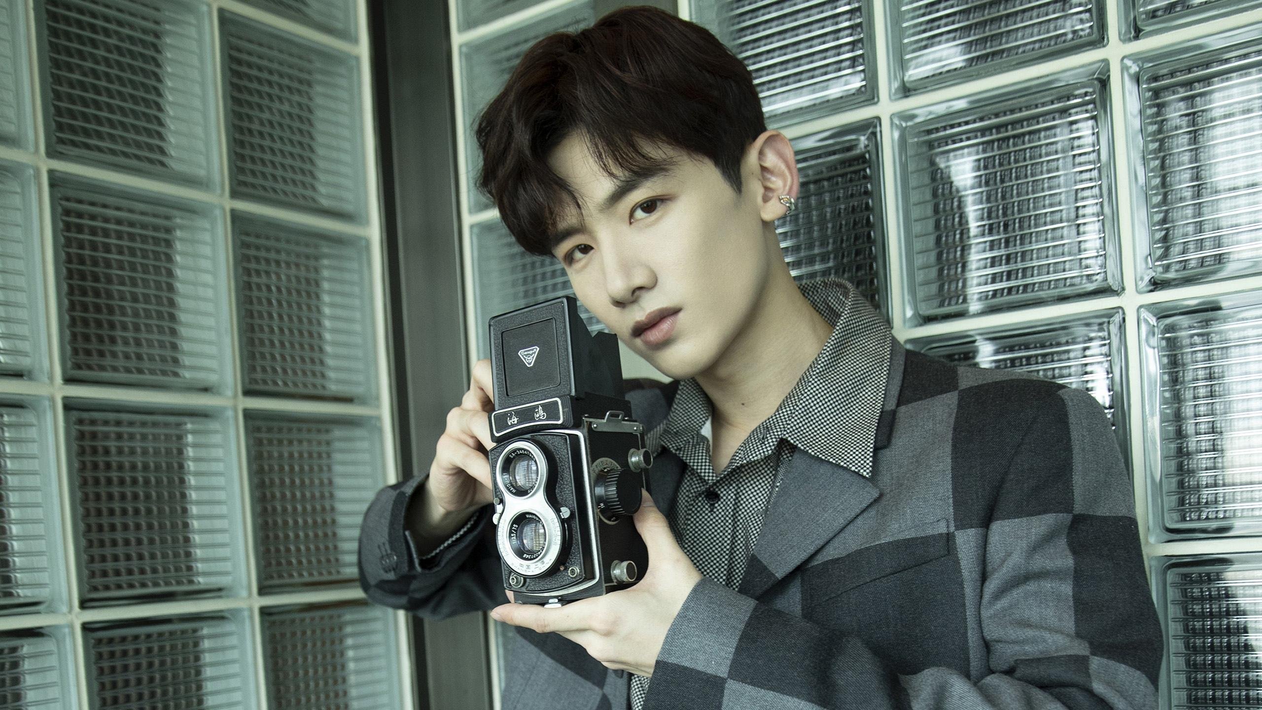 篮球东西对话,北京队稳健如魔法掌控,爱德华兹季后赛接管时代降临